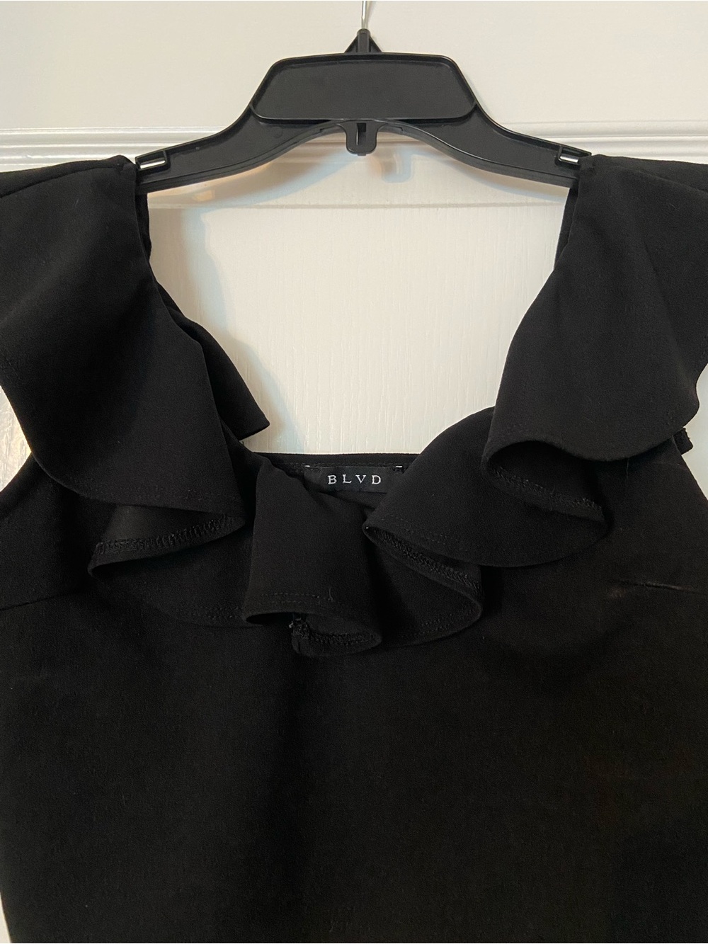 BLVD Black Ruffle-Shoulder Cropped Tank - Picture 2 of 5